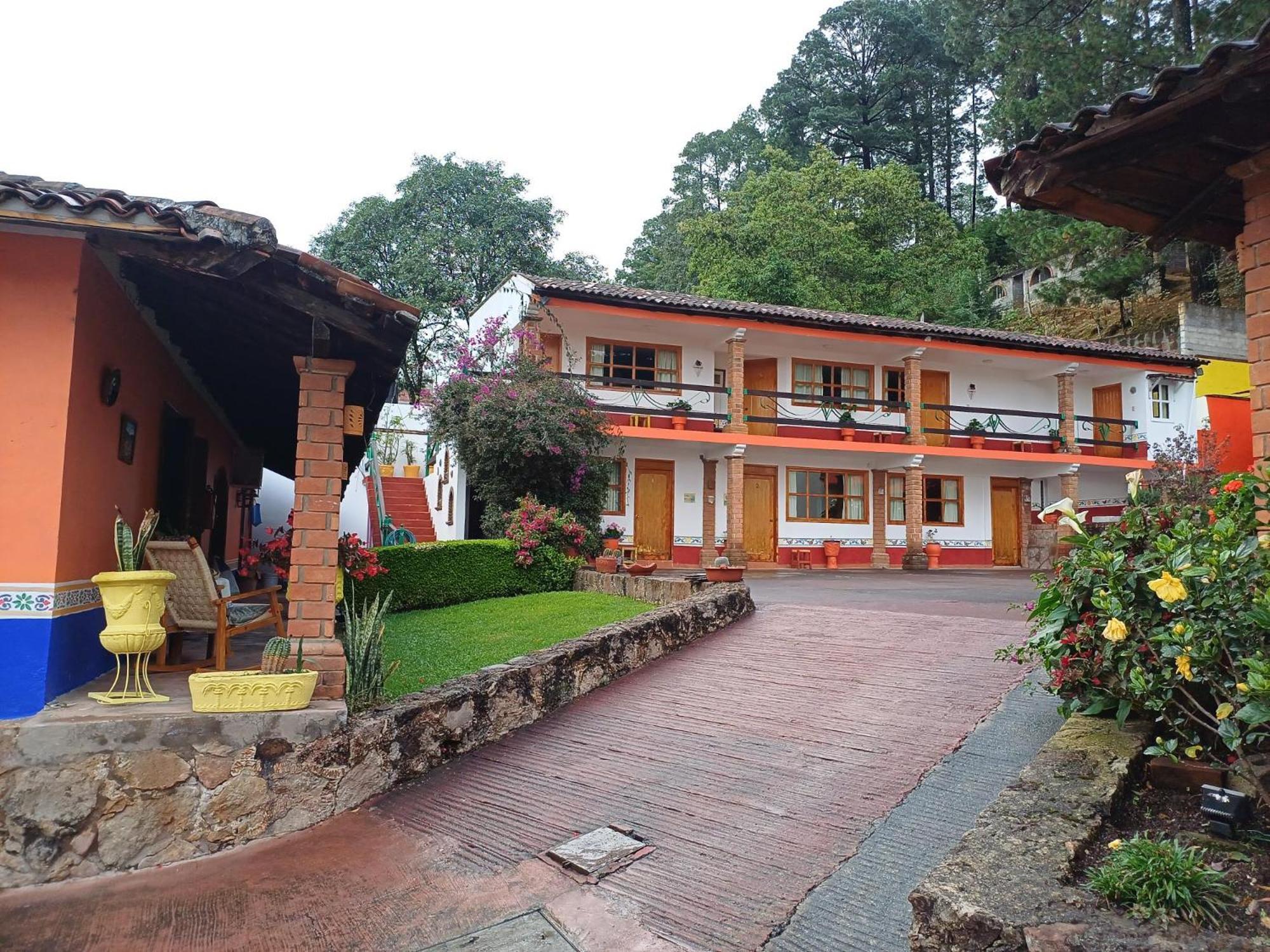 Plaza Don Gabino Hotel Y Restaurante Mineral de Angangueo Exterior photo